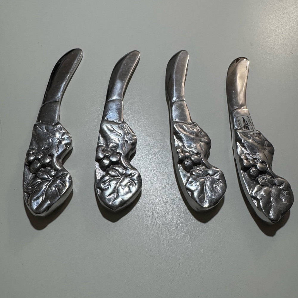 Silver Leaf Design Butter Spreaders. VTG